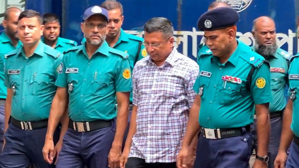 হাসিনার বিরুদ্ধে সাক্ষ্য দিতে ট্রাইব্যুনালে সাবেক আইজিপ